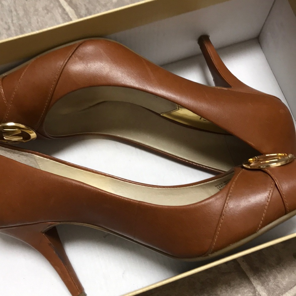 Michael Kors Leather Caroline Charm Pump